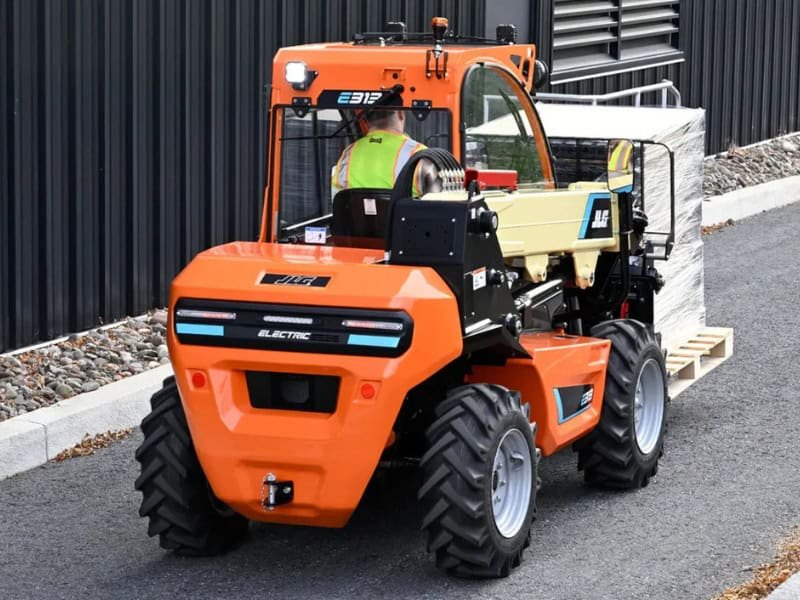 You are currently viewing JLG releases electric telehandler, expands range