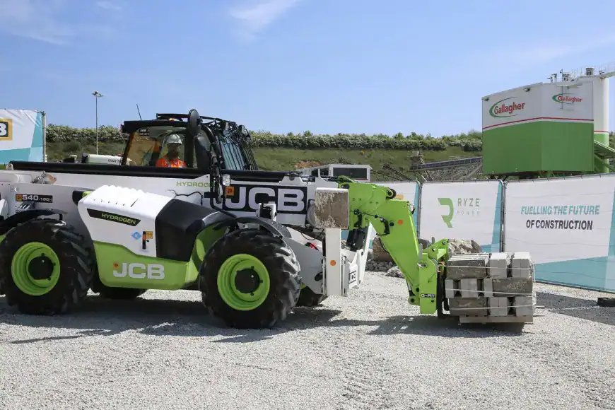 You are currently viewing Gallagher Group host hydrogen fuel trial at Hermitage Quarry