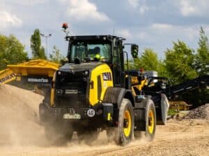 Komatsu has introduced the new WA170M-11 wheel loader (1)