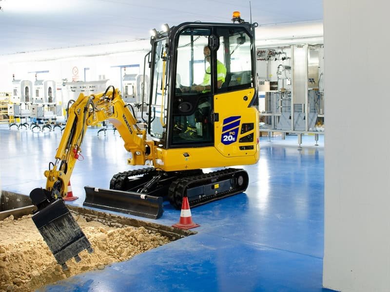 You are currently viewing Komatsu’s latest e-digger offers just enough