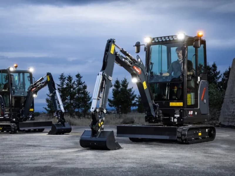 You are currently viewing Bobcat unwraps exclusive limited-edition mini excavators