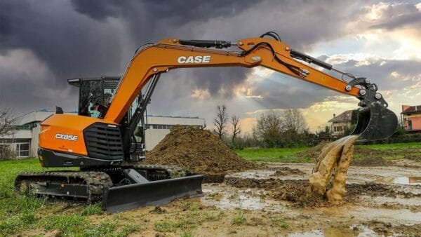case-introduces-evolution-e-series-midi-excavator-range-04