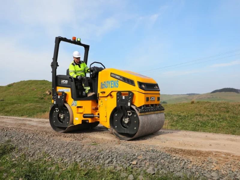 You are currently viewing McFadyens put Scotland’s first JCB CT380-130 tandem roller to work