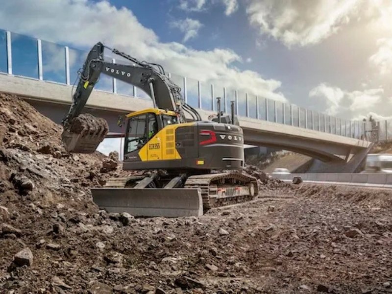 You are currently viewing Volvo CE launches new ECR355 compact excavator