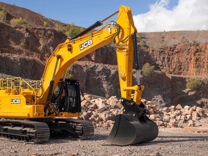 You are currently viewing JCB expands X-Series excavator range with 420X and 520X